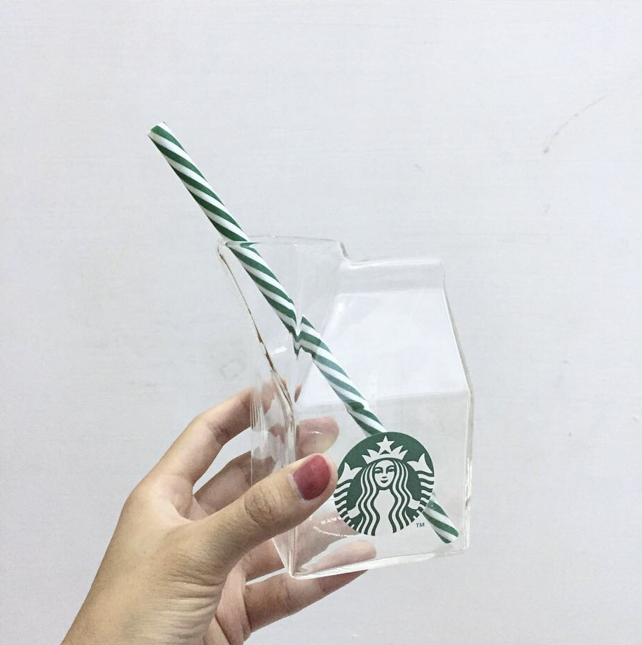 午茶梦幻逸品：Starbucks 推出可爱牛奶盒玻璃杯，午间来一杯拿铁提振精神吧！