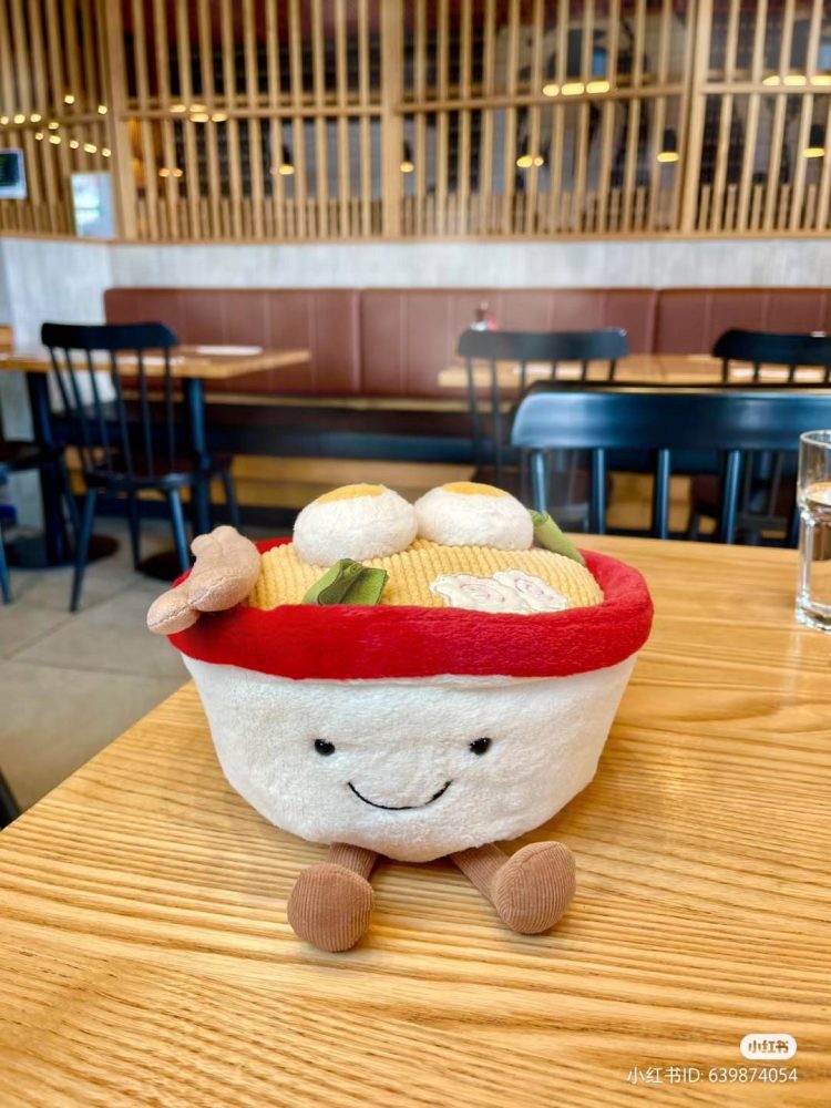 【品牌故事】一分钟带你了解 Jellycat！娃娃界的巨头，让大人比小孩更沉迷，揭秘怎样都戒不掉的秘密！